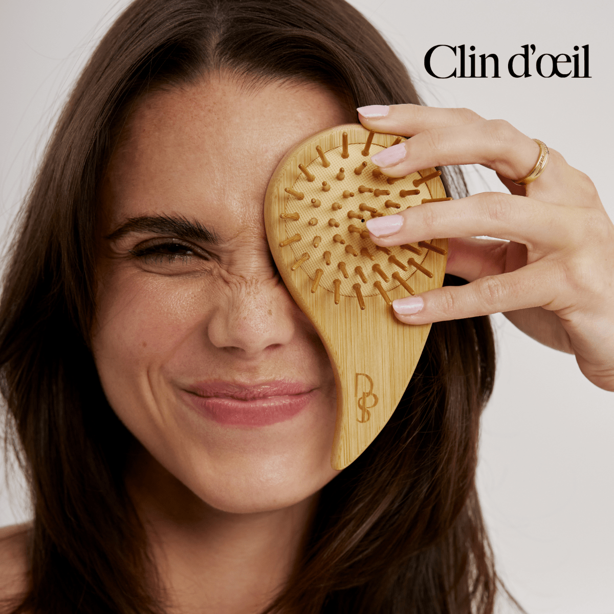 Brosse stimullante, article clin d'oeil