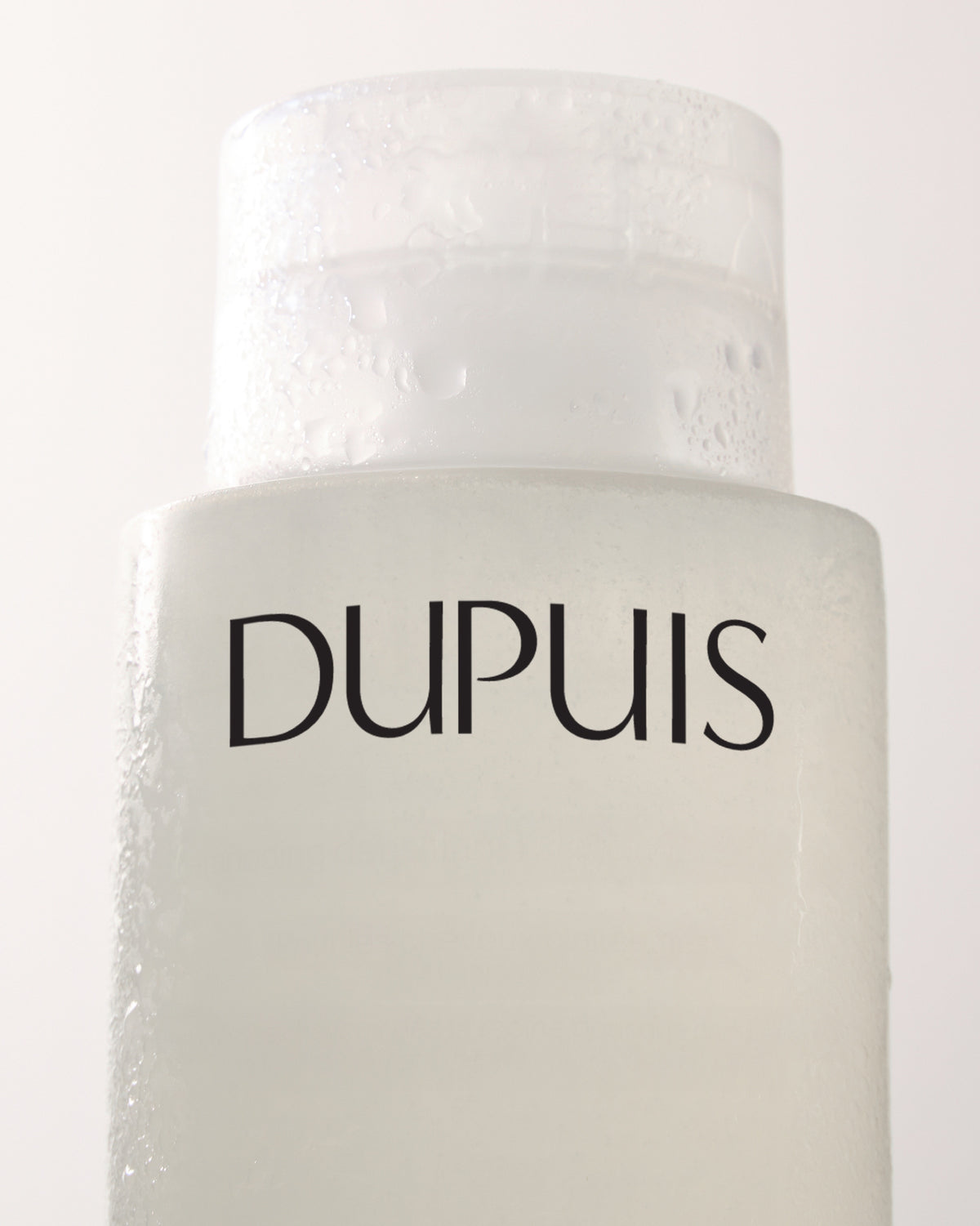 Gros plan sur le flacon du Shampooing Densifiant DUPUIS